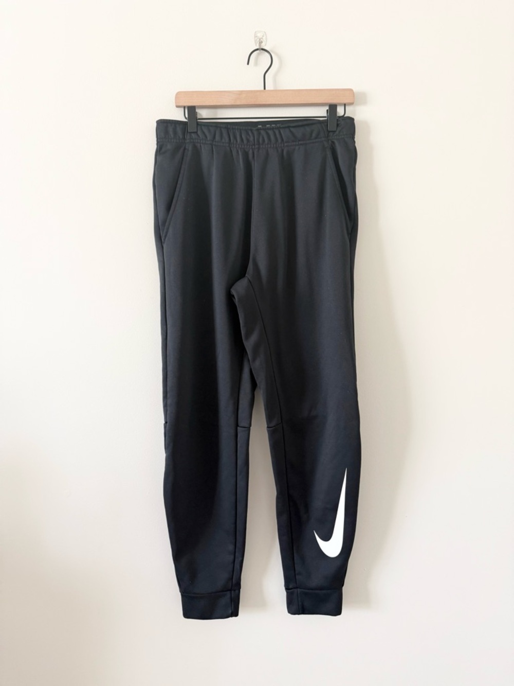 Nike Thermal Fit Jogger Sweatpants with White Swoosh in Black Size M